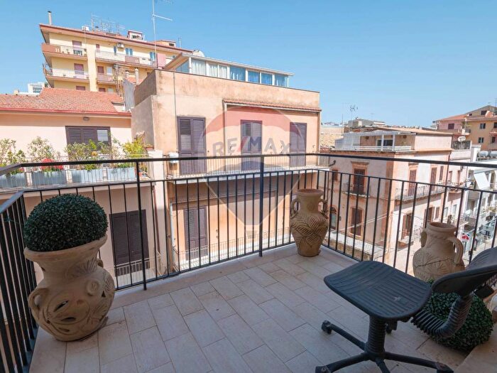 Appartamento con 6 locali in affitto in via Carducci, San Luigi Archimede, Ragusa