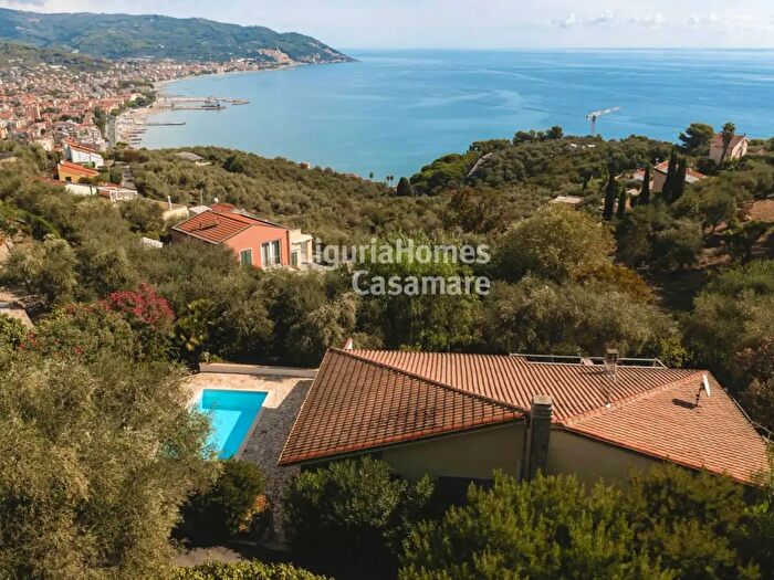 Casa con 8 locali in vendita in Via La Pace, Diano Marina