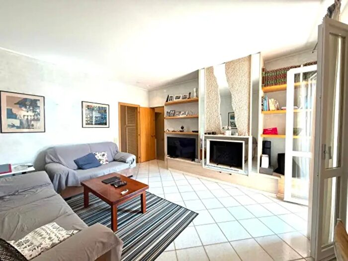 Casa con 6 locali in vendita in Viale Amatore Sciesa, Riccione