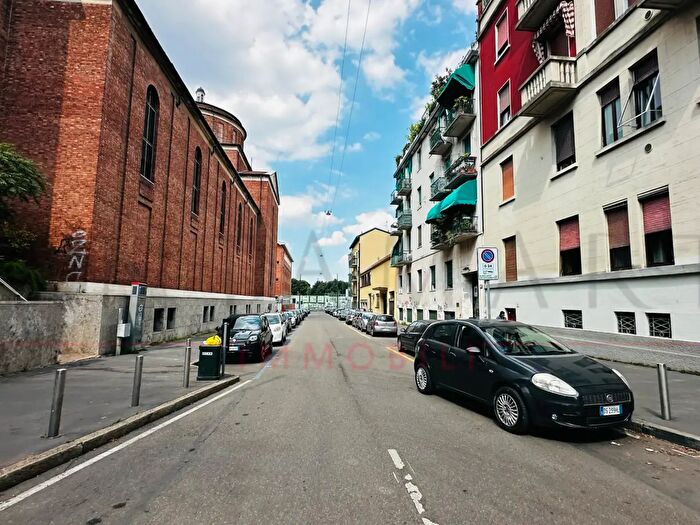 Appartamento quadrilocale in affitto in Via Giovanni Duprè, Milano