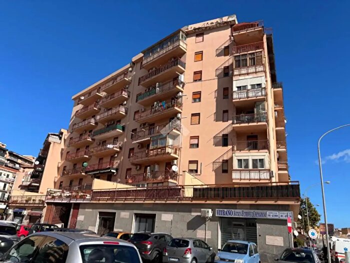 Appartamento quadrilocale in vendita in Via Carrabia, Palermo