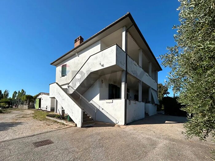 Casa con 6 locali in vendita in Via dei Rutuli, Aprilia