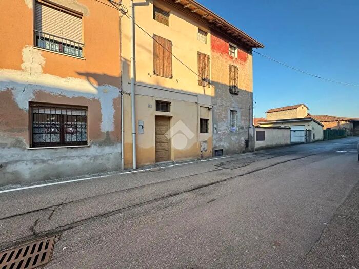 Casa trilocale in vendita in Via Crema, Cremosano