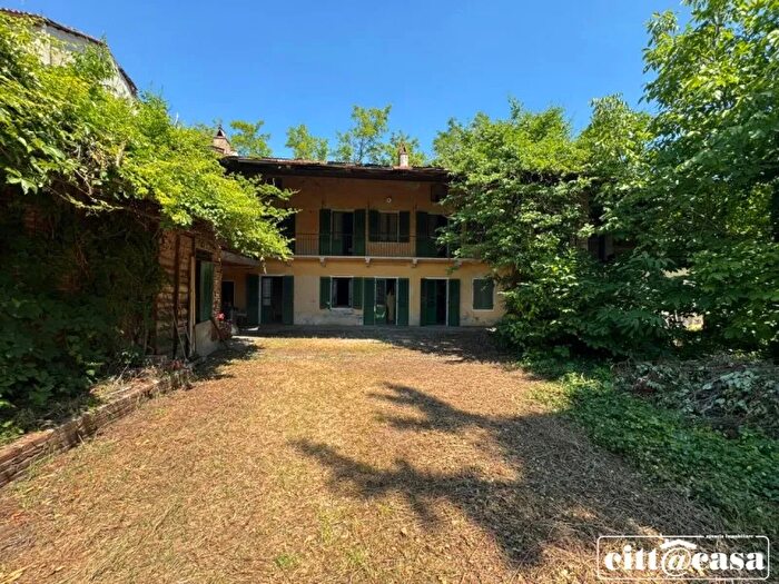 Casa con 8 locali in vendita in Saluggia