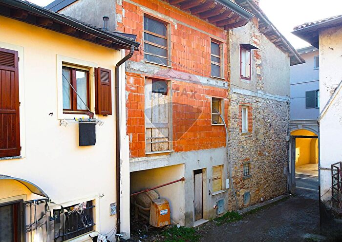 Appartamento con 6 locali in vendita in Via Arciprete Arici, Telgate