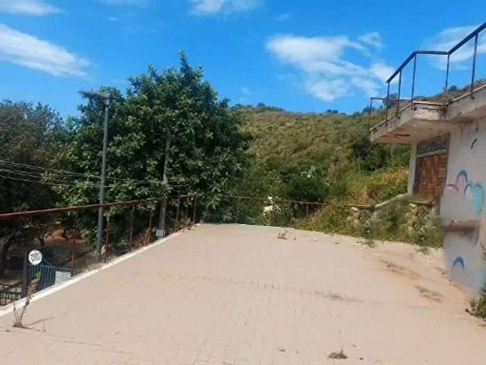 Appartamento con 5 locali in vendita in Via Virgilio, Pozzuoli