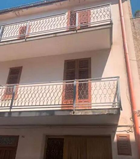 Appartamento con 6 locali in vendita in Via Vittorio Emanuele Orlando, Baucina