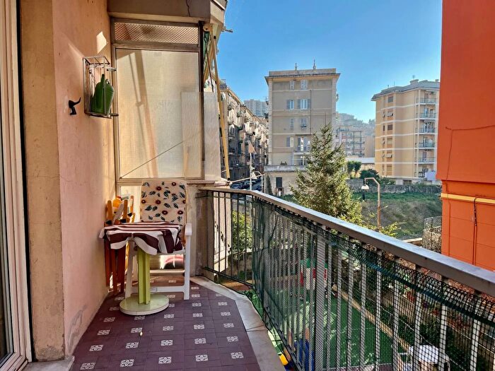 Appartamento quadrilocale in vendita in Via Chiaravagna Genova, Genova