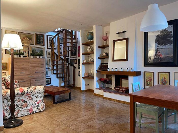 Appartamento trilocale in affitto in via Caggiati, Centro Storico, Reggio Emilia