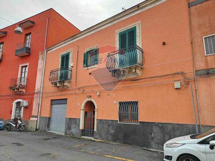 Casa con 6 locali in vendita in Via Bonaccorsi, Catania
