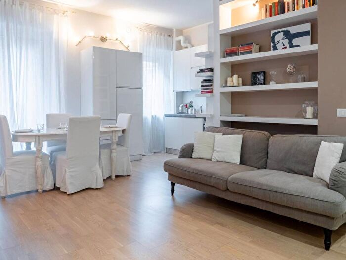 Appartamento trilocale in affitto in Piazza Melozzo da Forlì, Piazzale Siena, Milano