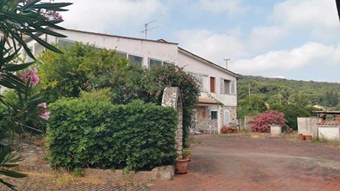 Casa con 5 locali in vendita in Portoferraio