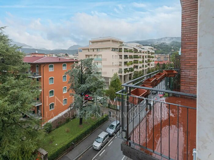 Appartamento trilocale in affitto in Via Massimo dAzeglio, Brescia