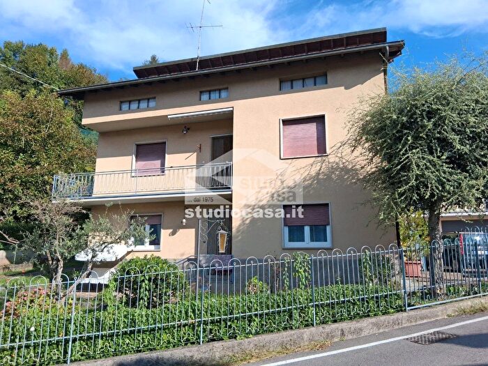 Casa quadrilocale in vendita in San Cipriano, Zogno