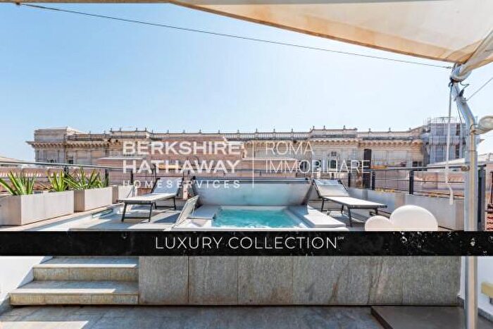 Appartamento con 6 locali in vendita in Piazza Camillo Benso di Cavour, Roma