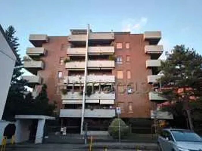 Appartamento trilocale in vendita in Via Sibellius, Monza