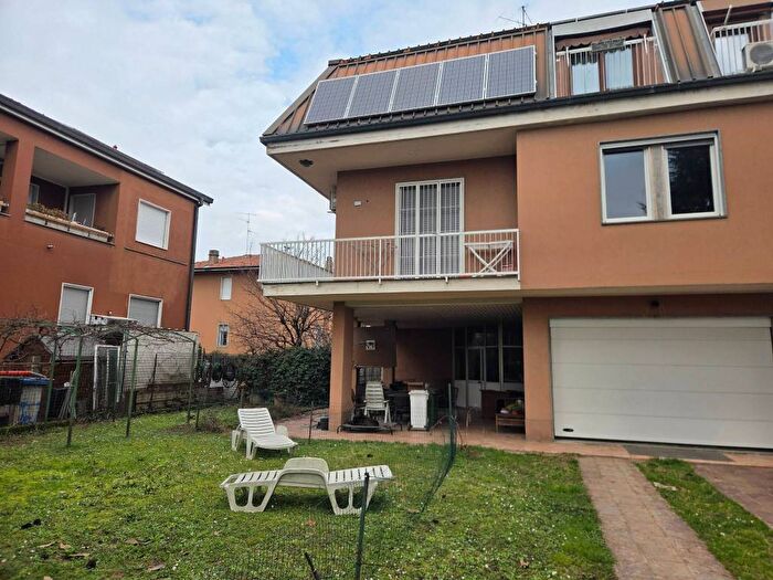 Appartamento trilocale in affitto in Via Benedetto Croce, Centro, Agrate Brianza