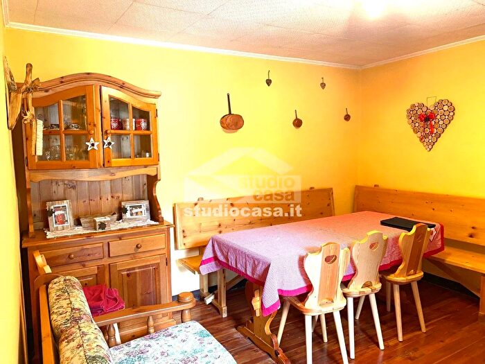 Appartamento trilocale in vendita in Antonio Locatelli, Carona