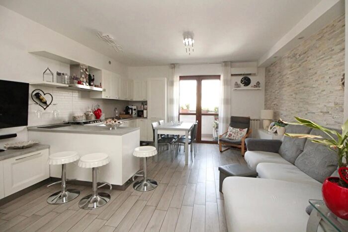 Appartamento trilocale in vendita in Via Giuseppe Giusti, Legnano