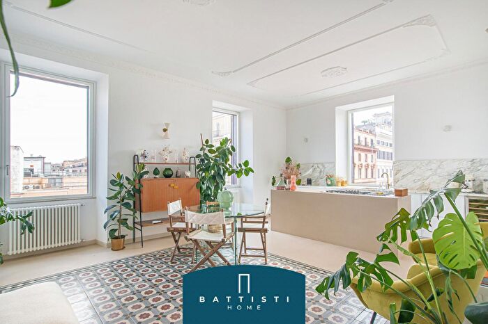 Appartamento trilocale in vendita in Piazza Vittorio Emanuele II, Roma