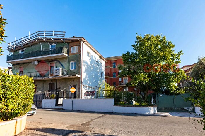 Appartamento quadrilocale in vendita in Via Leonardo da Vinci, Castel Gandolfo