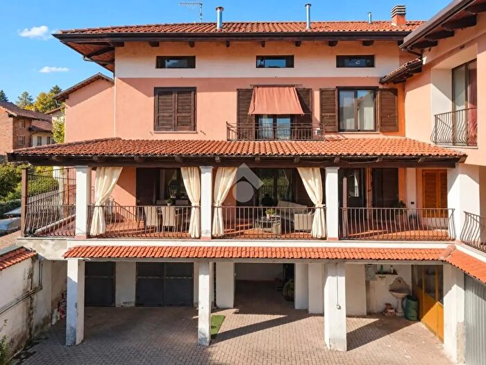 Appartamento trilocale in vendita in Via Tarino, Cossato