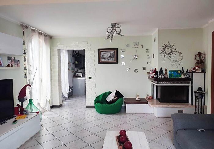 Appartamento con 6 locali in vendita in Via Palmiro Togliatti, Montalcino