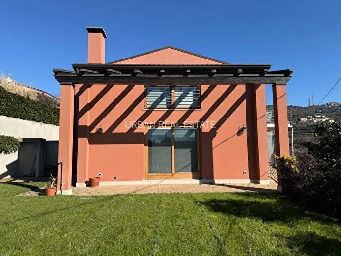 Casa con 7 locali in affitto in Scala Santa, Trieste