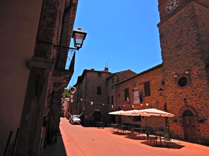 Appartamento con 6 locali in vendita in Paciano