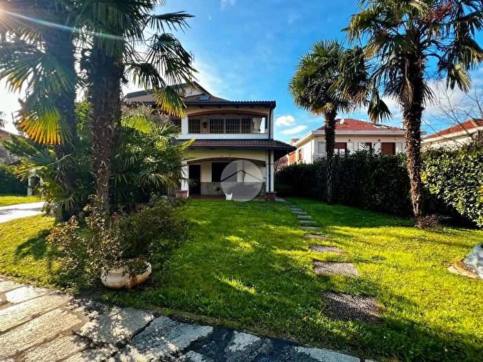 Casa con 8 locali in vendita in Strada Tagliaferro, Moncalieri