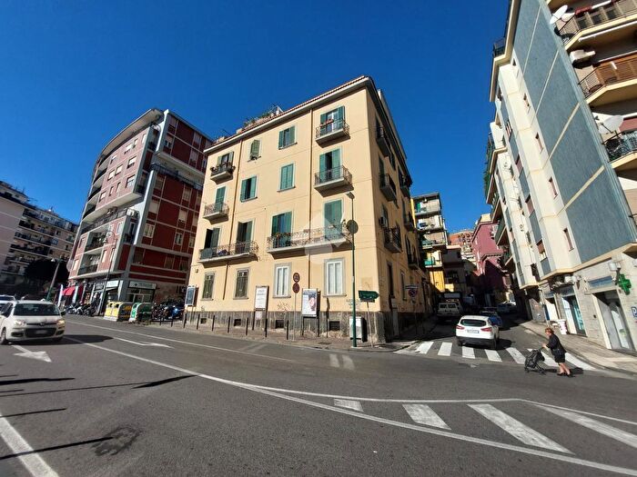 Appartamento trilocale in vendita in Traversa Privata Pola, Napoli