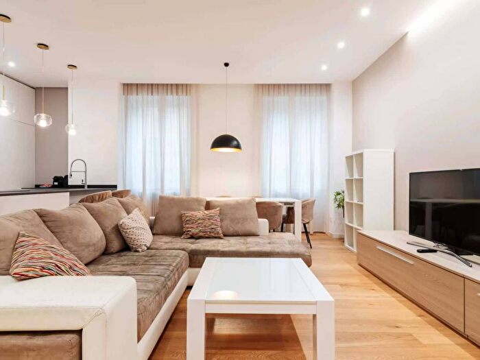 Appartamento quadrilocale in affitto in Via della Moscova, Moscova, Milano