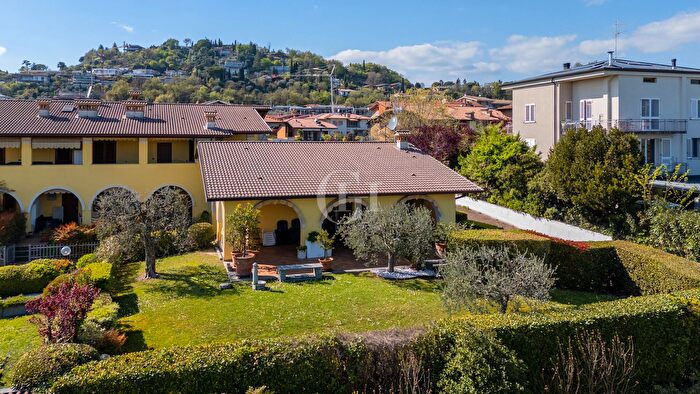 Casa con 7 locali in vendita in Via Bertanigra, Padenghe Sul Garda