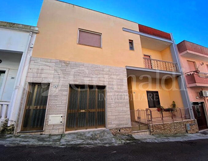 Casa con 5 locali in vendita in Via San Francesco, Sannicola