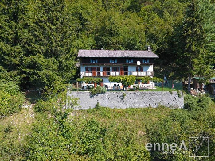 Casa con 6 locali in vendita in Via Gai, Lamon