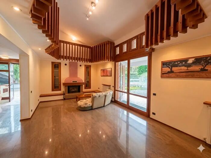 Casa in vendita in Casina