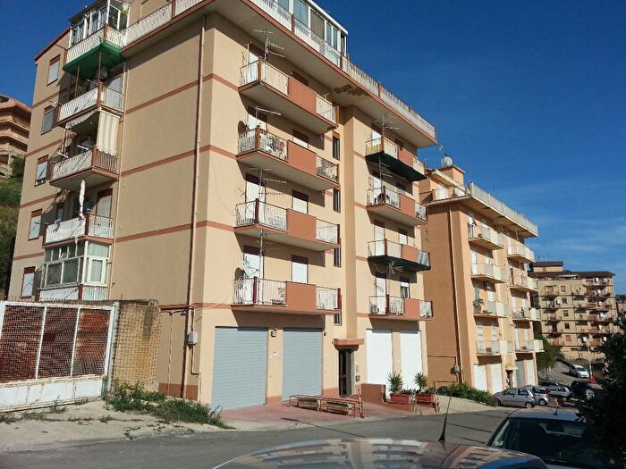 Appartamento con 6 locali in vendita in Via Matteo Cimarra, Agrigento