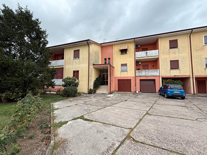 Appartamento con 5 locali in vendita in Poggio Rusco