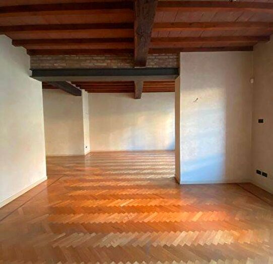 Appartamento con 5 locali in affitto in Centro Storico, Parma