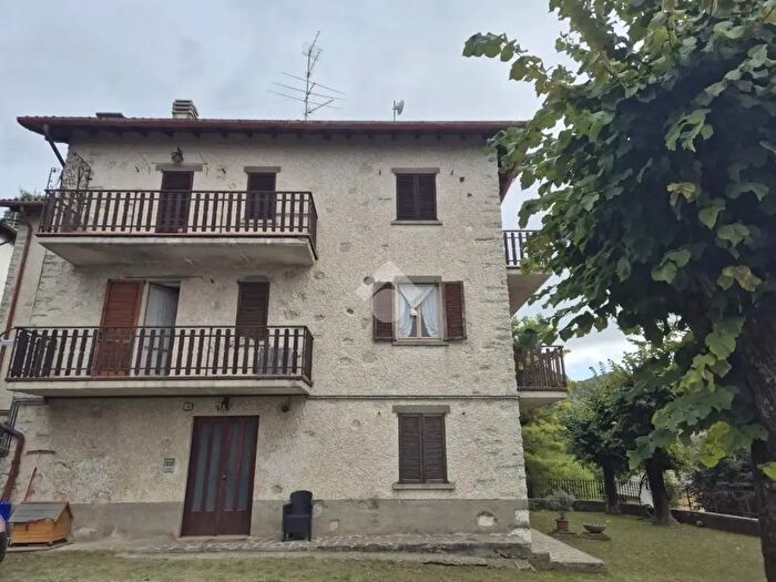 Appartamento trilocale in vendita in Via Ca' Paterna, Alzano Lombardo