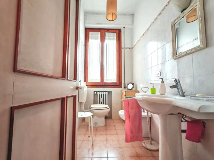 Appartamento con 5 locali in vendita in Via Siena, Firenze