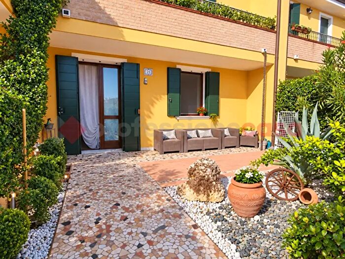 Casa quadrilocale in vendita in Via Pietra Snc, Agna
