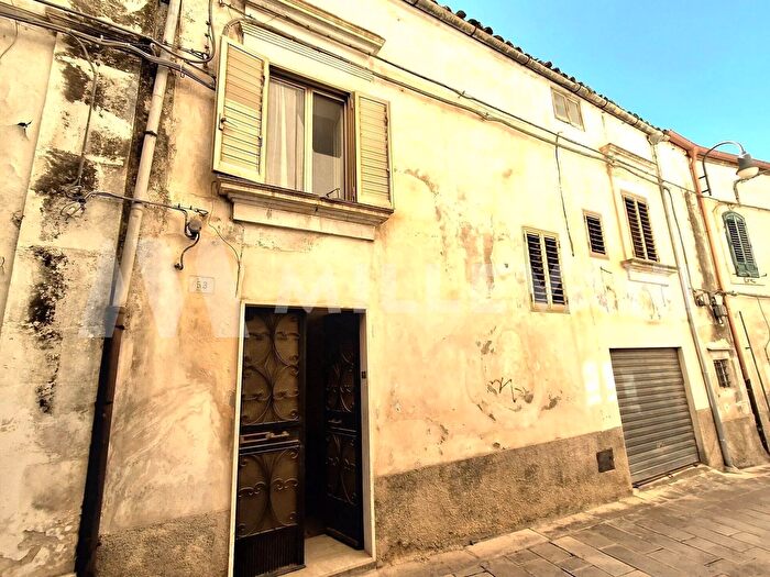Casa con 6 locali in vendita in Via Carlo Papa, Modica