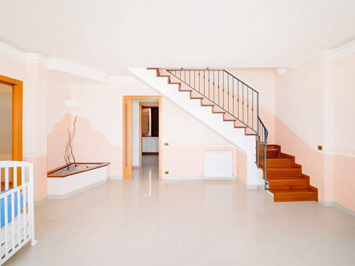 Appartamento con 5 locali in affitto in Via Giovan Battista Pergolesi, Moie, Maiolati Spontini