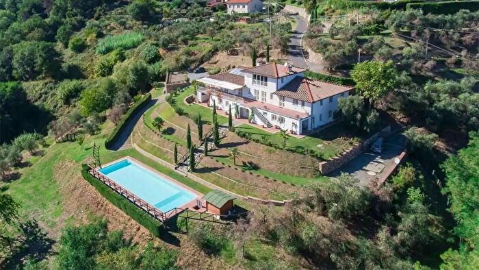 Casa in vendita in Lucca