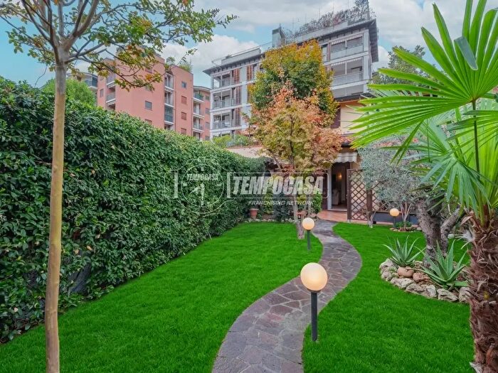 Casa trilocale in vendita in Via F R Lamennais, Milano