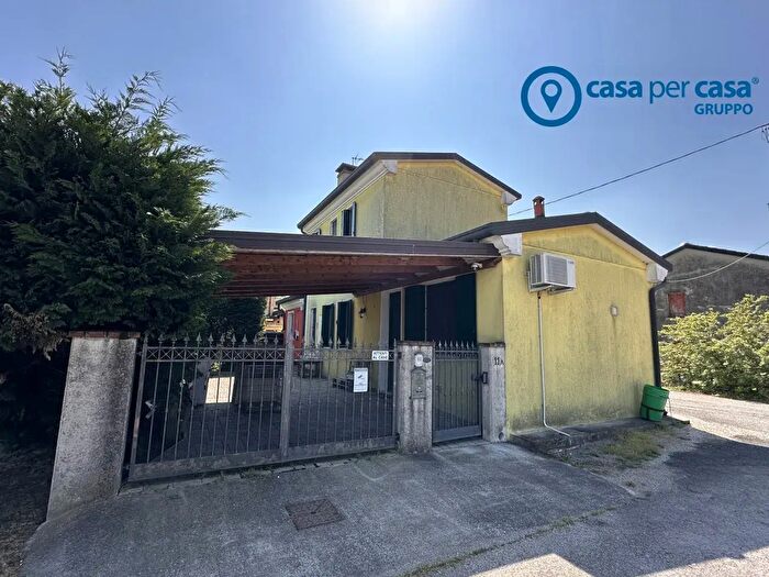 Casa bilocale in vendita in Adria