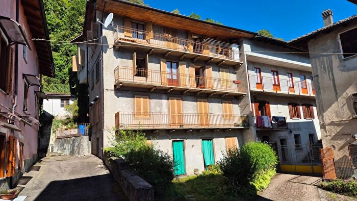 Casa con 7 locali in vendita in Via del Molino Varallo Vercelli, Varallo