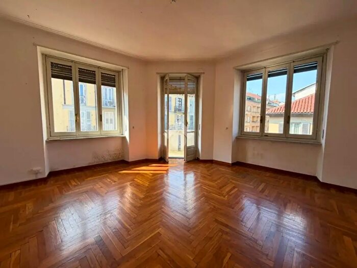 Appartamento trilocale in vendita in Via San Donato, Torino