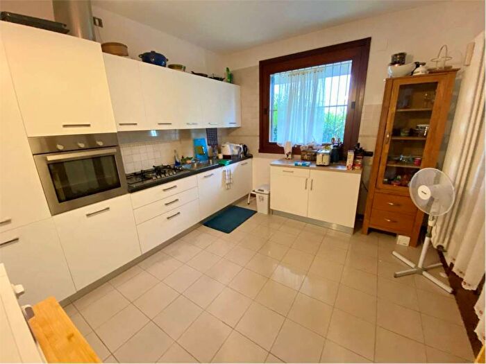 Casa con 6 locali in affitto in via G Marconi, Arcugnano Torri, Arcugnano